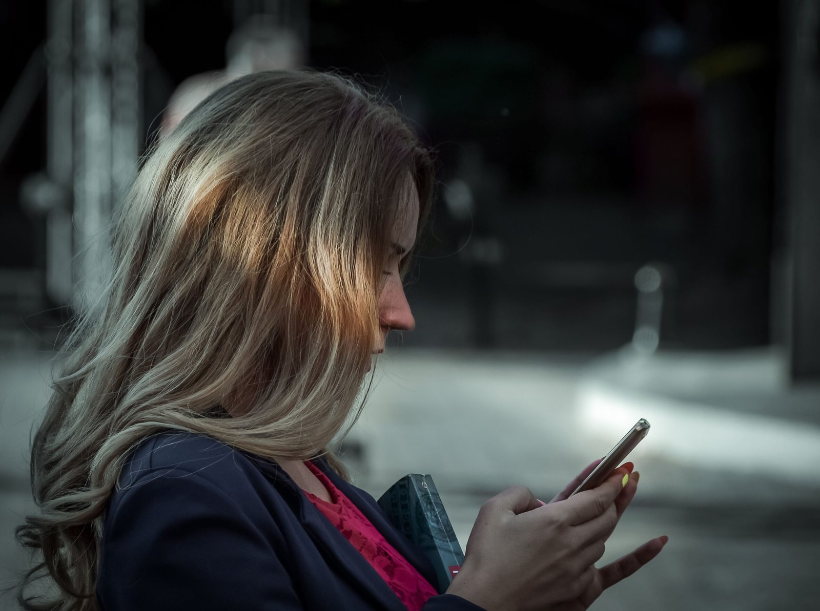 Redes Sociais e Mulheres: Como Construir uma Presença Digital Positiva e Estratégica